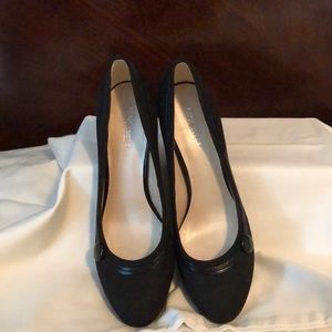 Nine West black fabric pump size 7.5